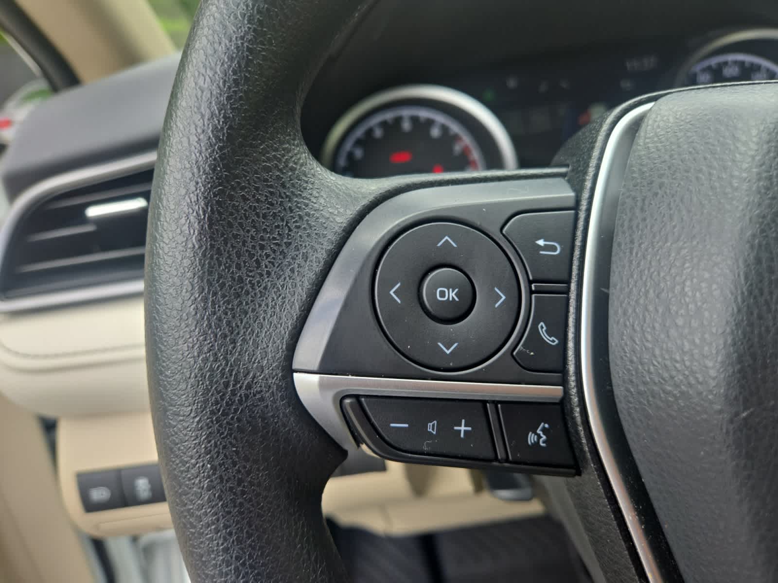 Vehicle image 22 of 25