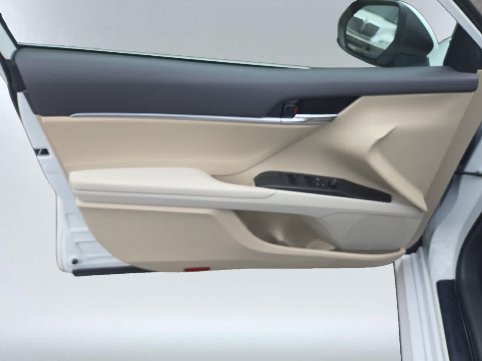 Vehicle image 16 of 25