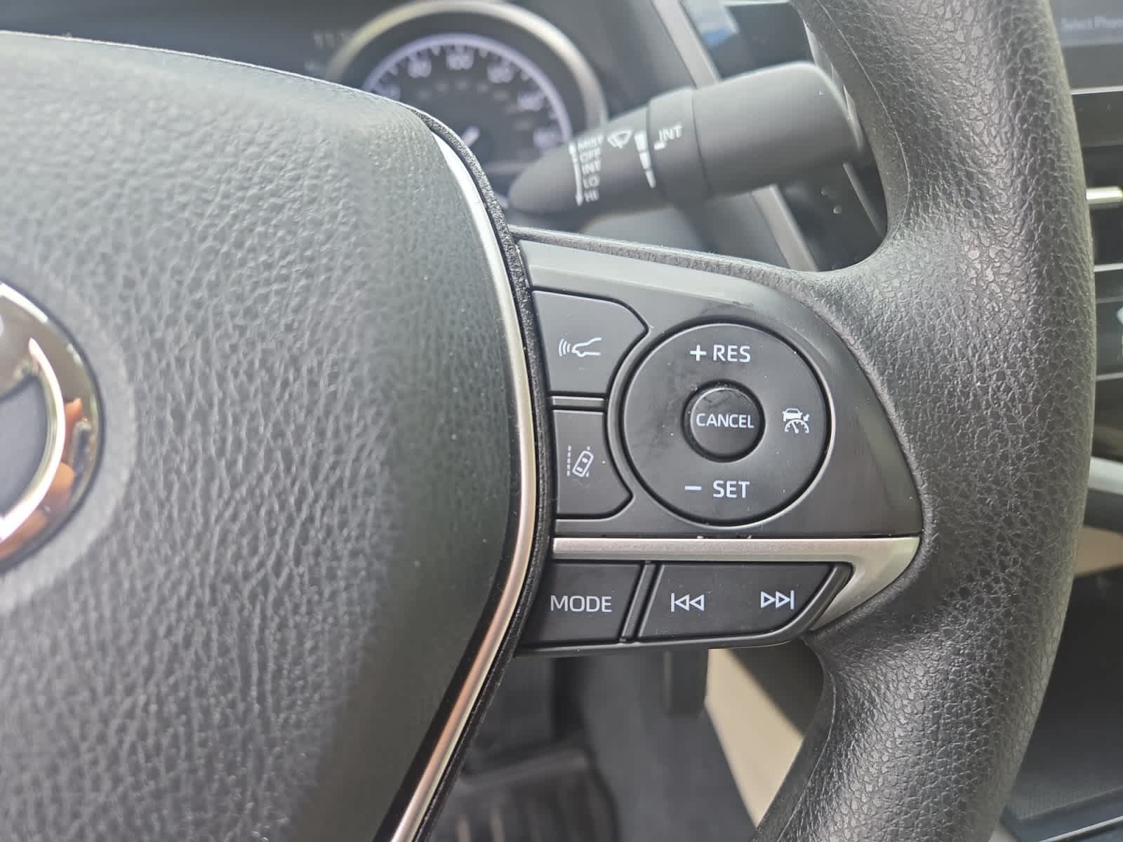 Vehicle image 23 of 25