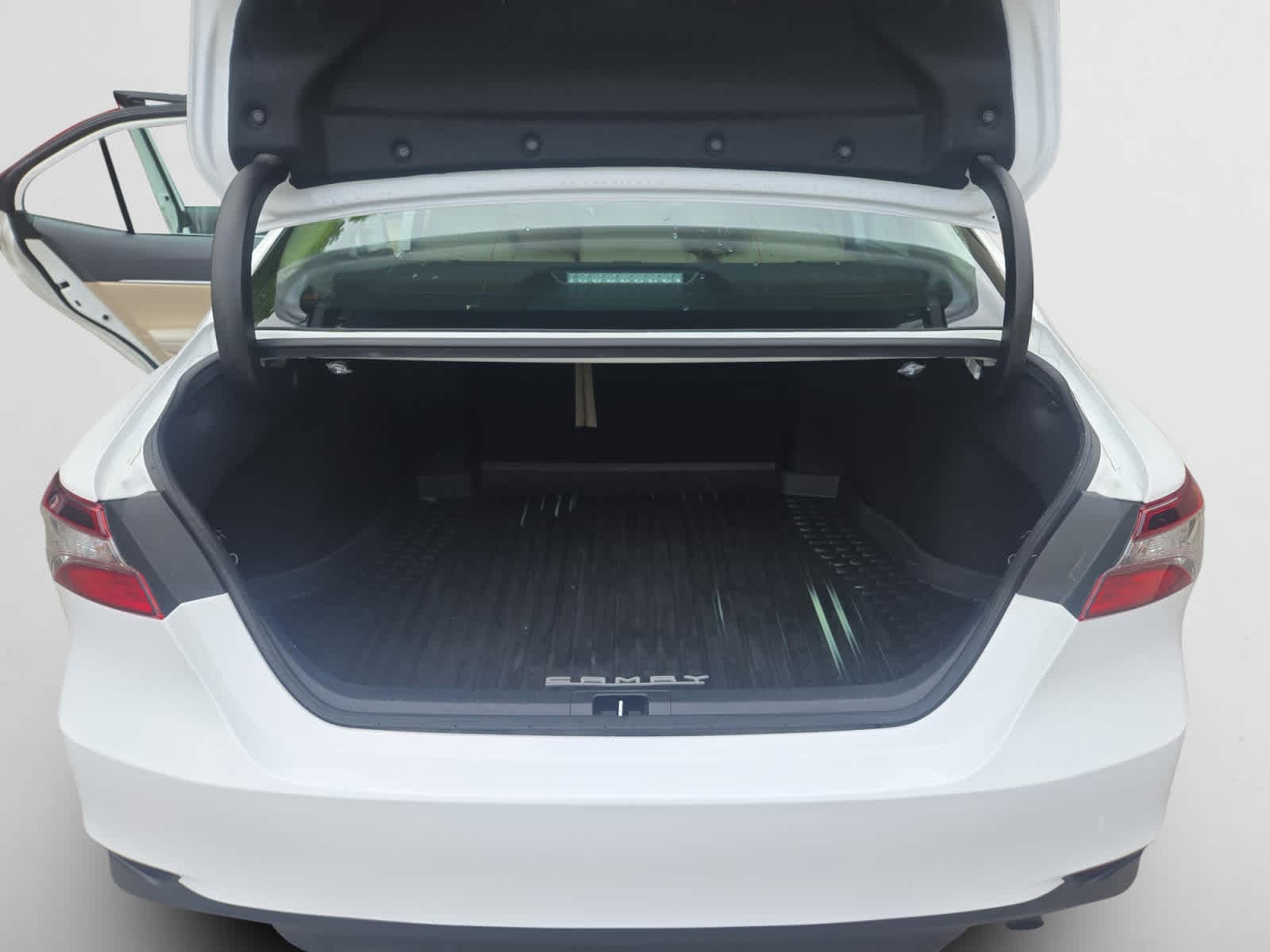 Vehicle image 6 of 25
