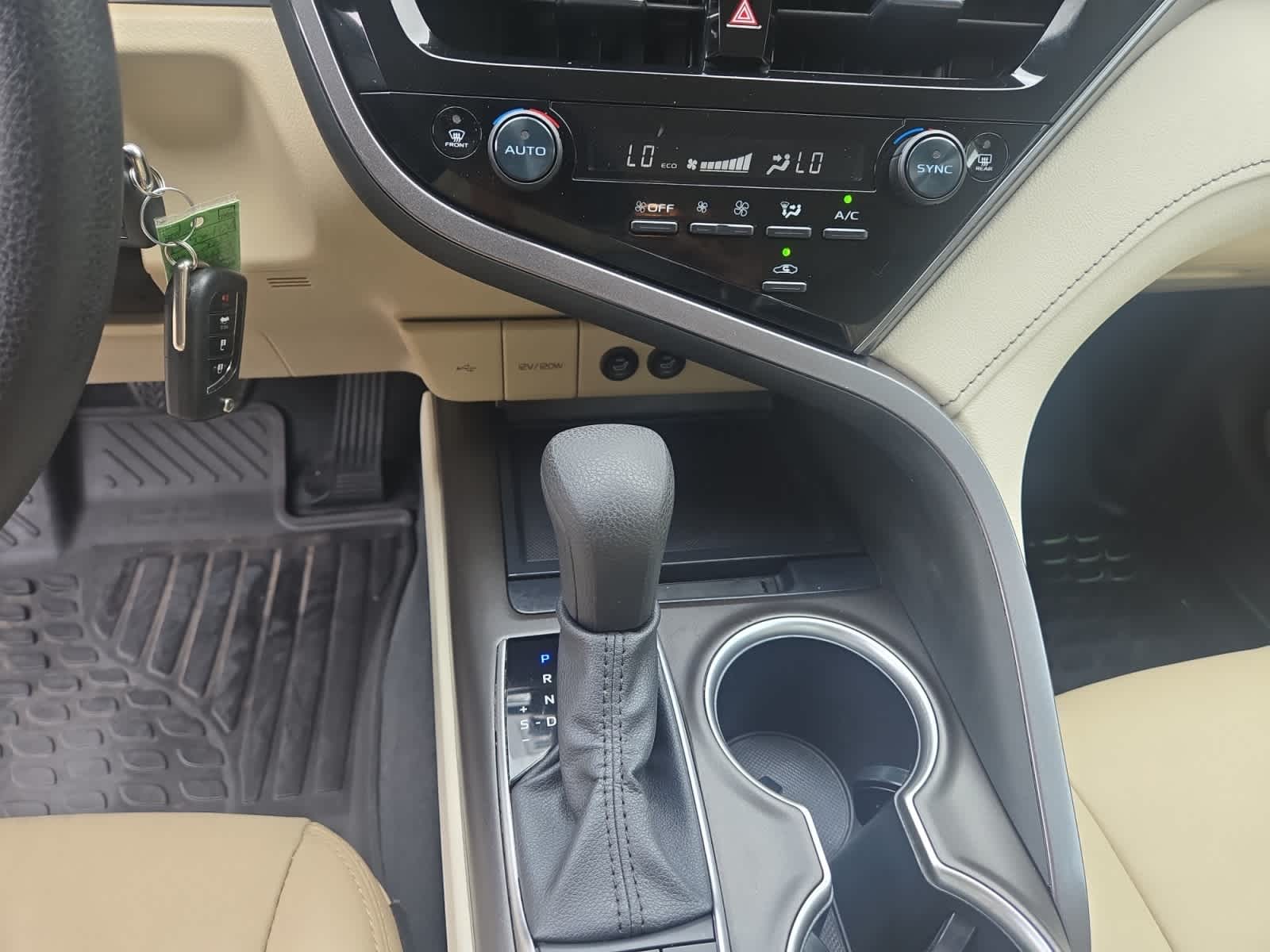 Vehicle image 17 of 25