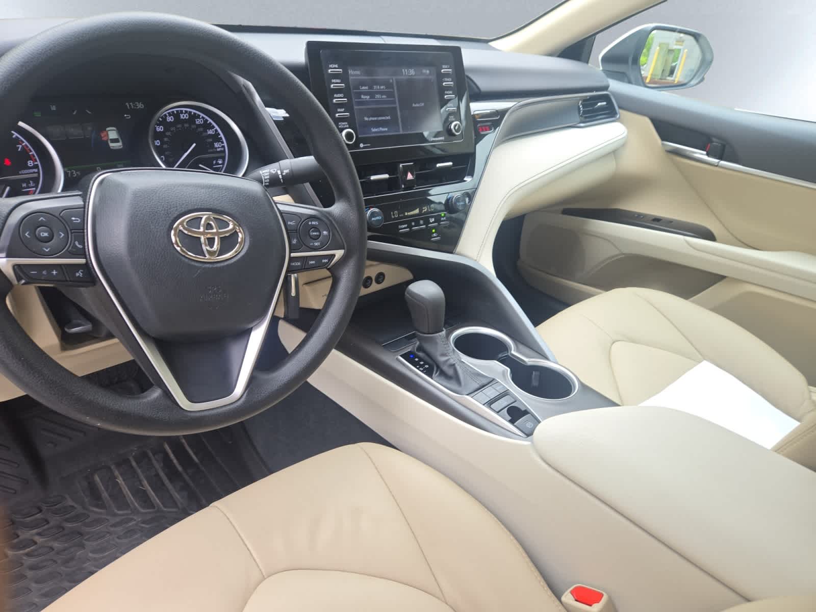 Vehicle image 8 of 25
