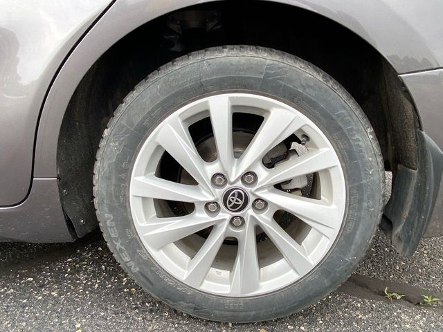 Vehicle image 11 of 32