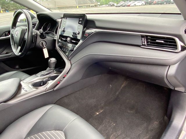 Vehicle image 17 of 32