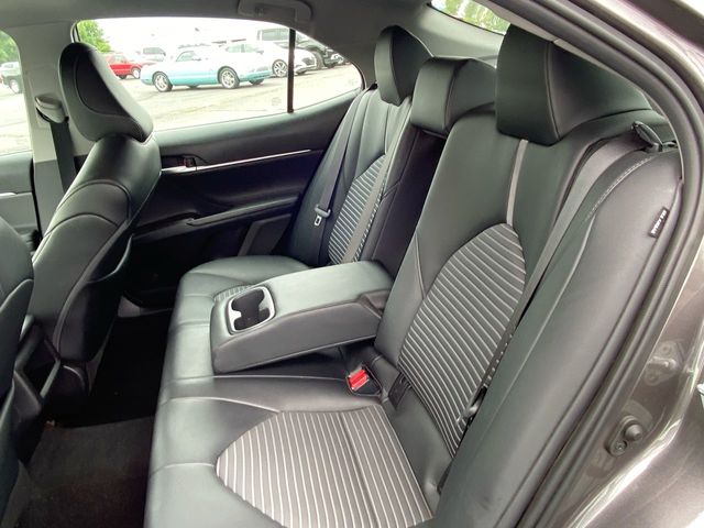 Vehicle image 14 of 32