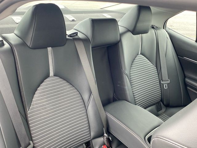 Vehicle image 13 of 32