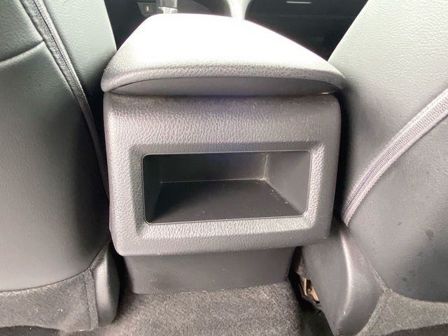 Vehicle image 26 of 32