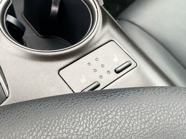 Vehicle image 28 of 32