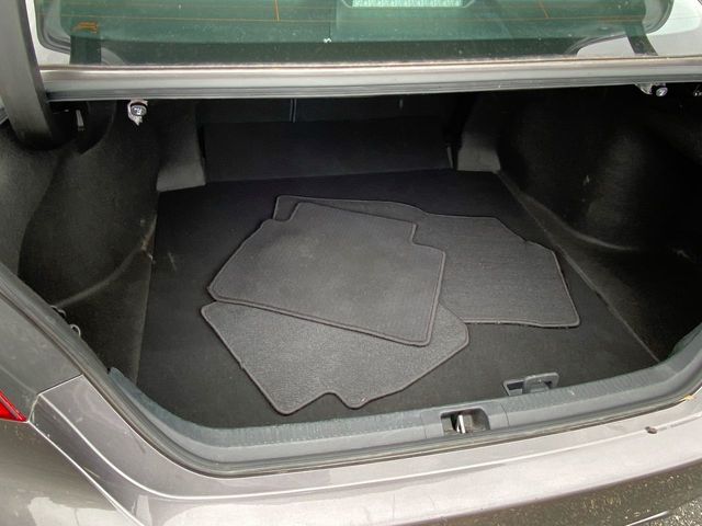 Vehicle image 12 of 32