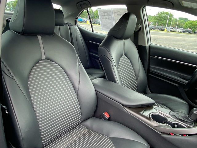 Vehicle image 15 of 32