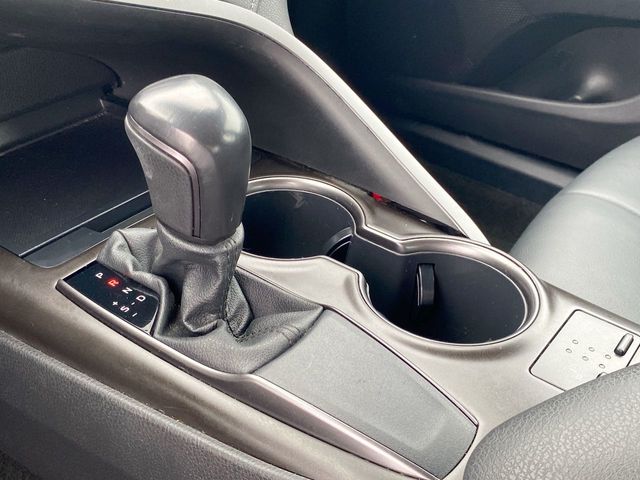 Vehicle image 24 of 32