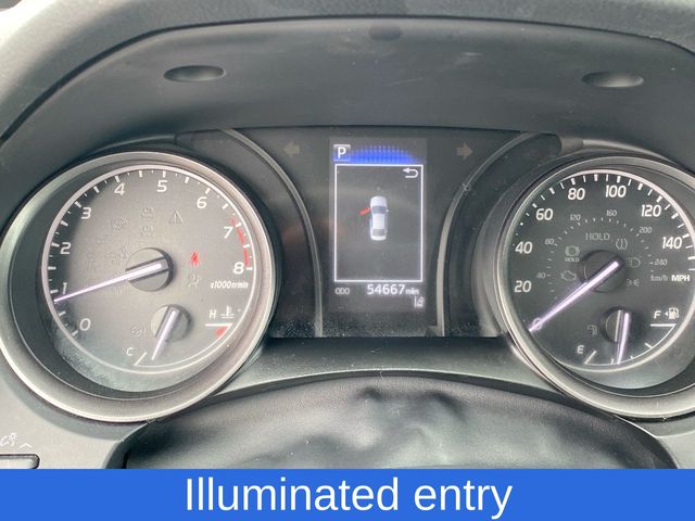 Vehicle image 21 of 32