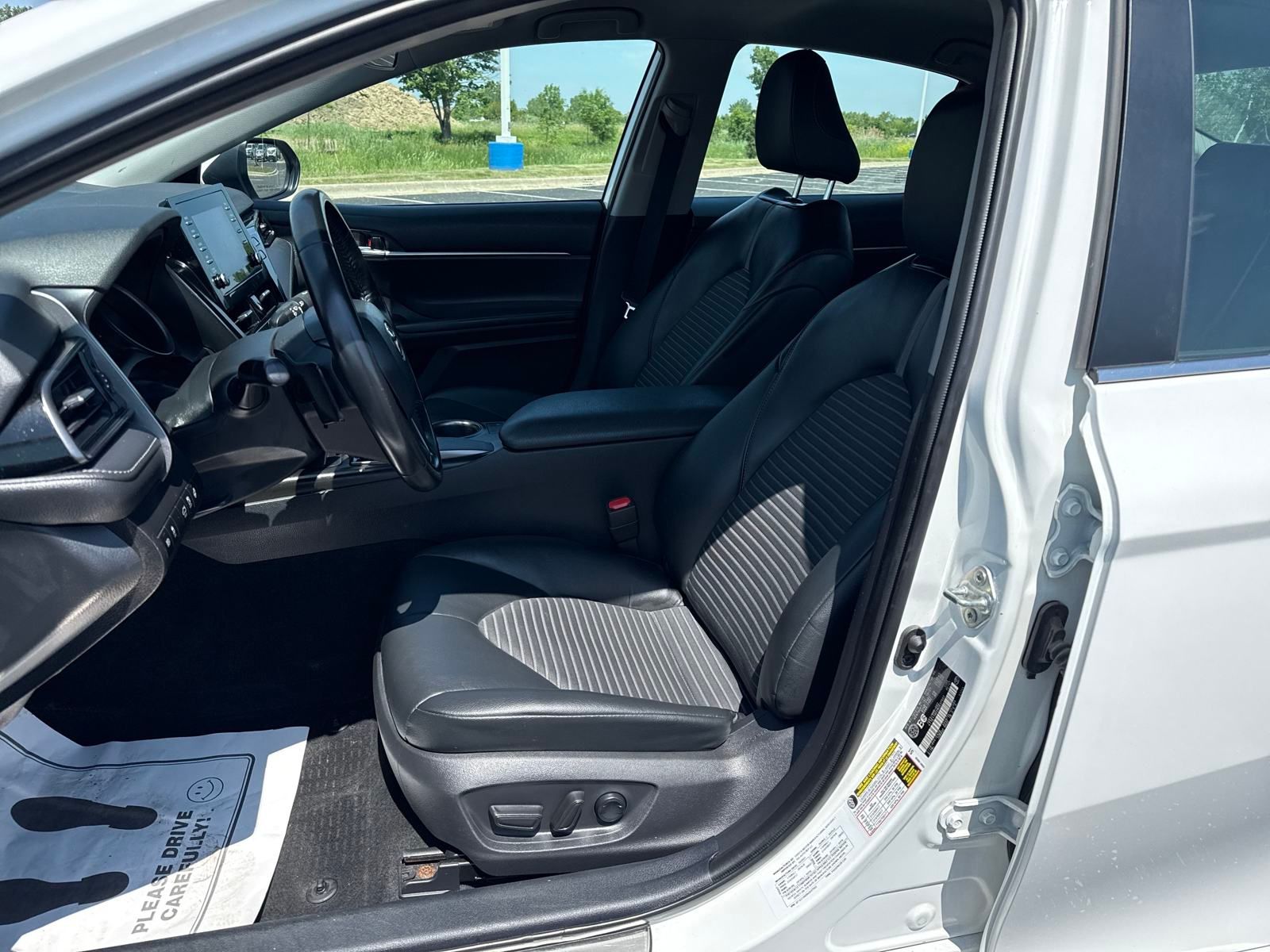 Vehicle image 13 of 39