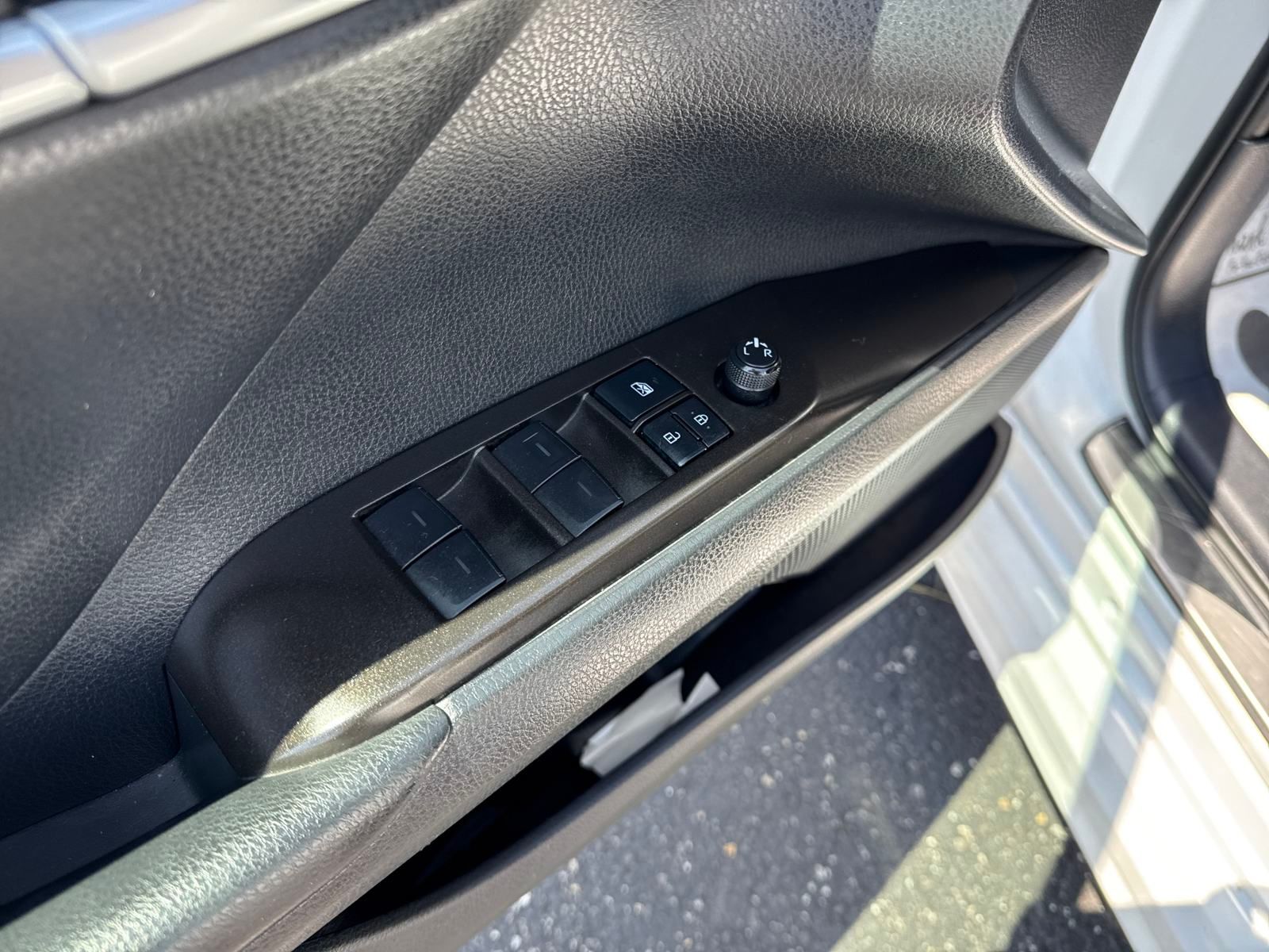 Vehicle image 29 of 39