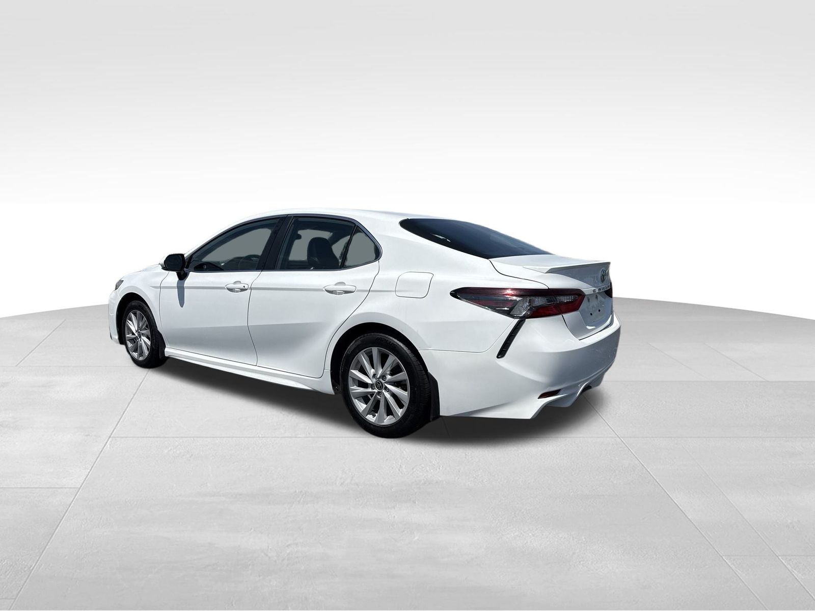 Vehicle image 8 of 39