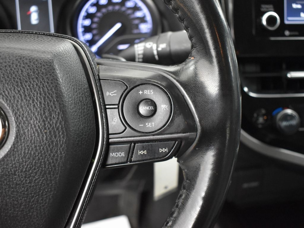 Vehicle image 25 of 45