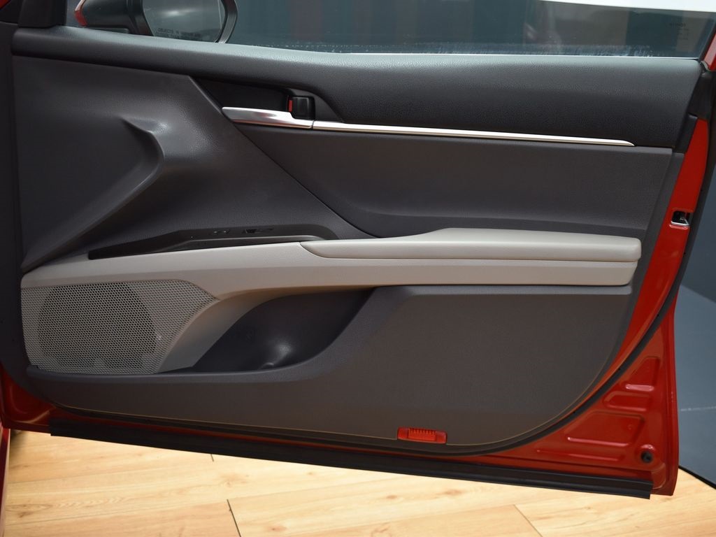 Vehicle image 40 of 45