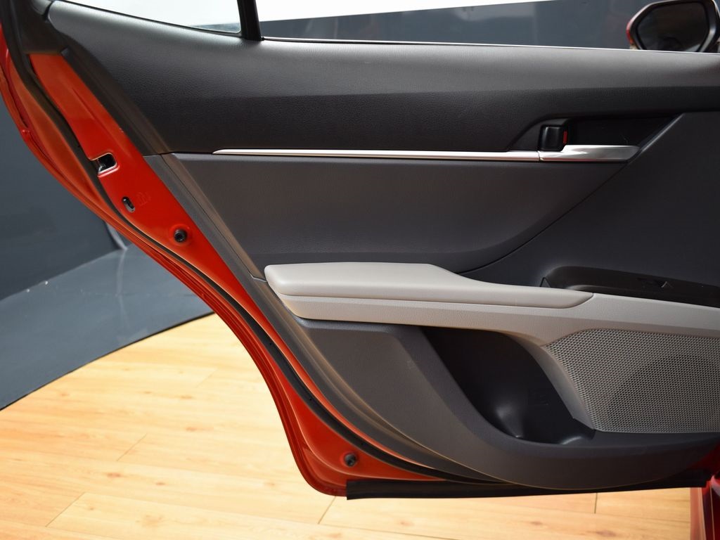 Vehicle image 42 of 45