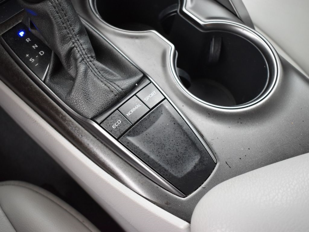 Vehicle image 31 of 45
