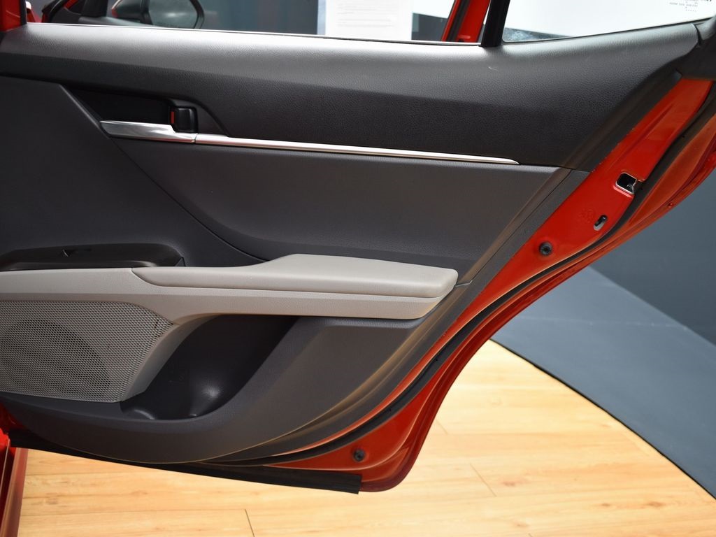 Vehicle image 41 of 45