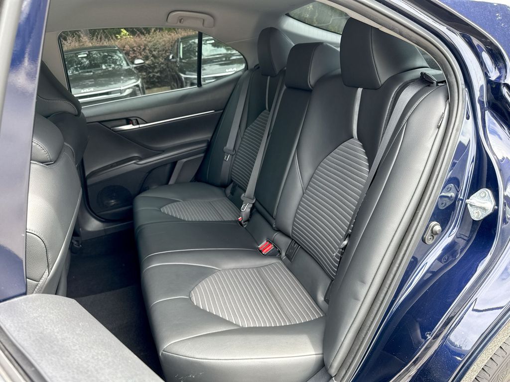 Vehicle image 15 of 26