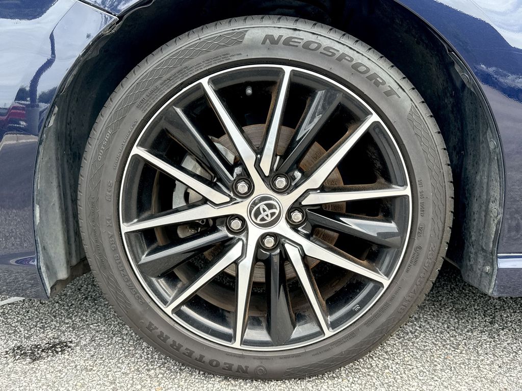 Vehicle image 11 of 26