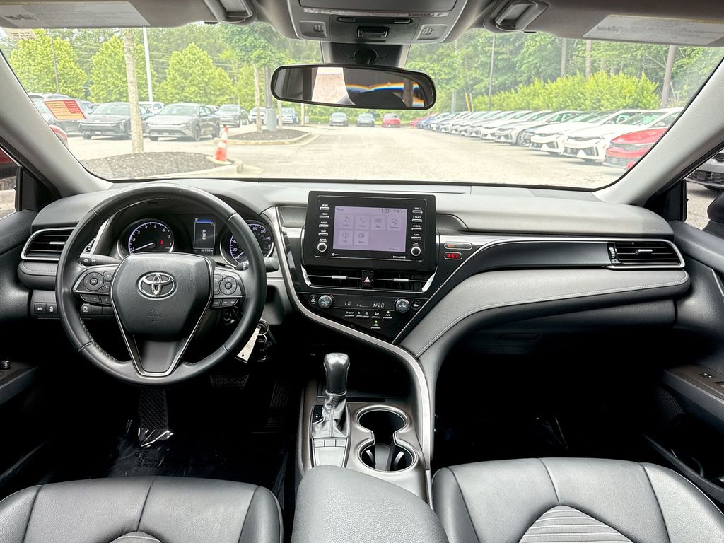 Vehicle image 17 of 26