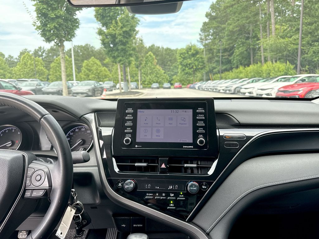 Vehicle image 18 of 26