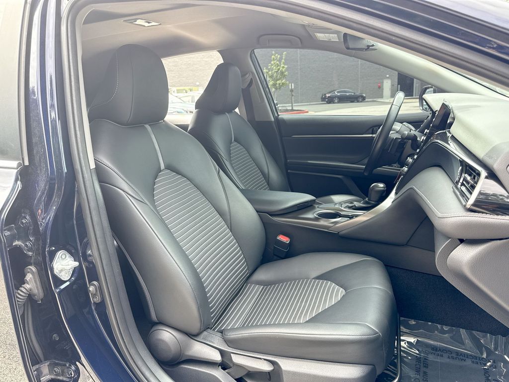 Vehicle image 14 of 26