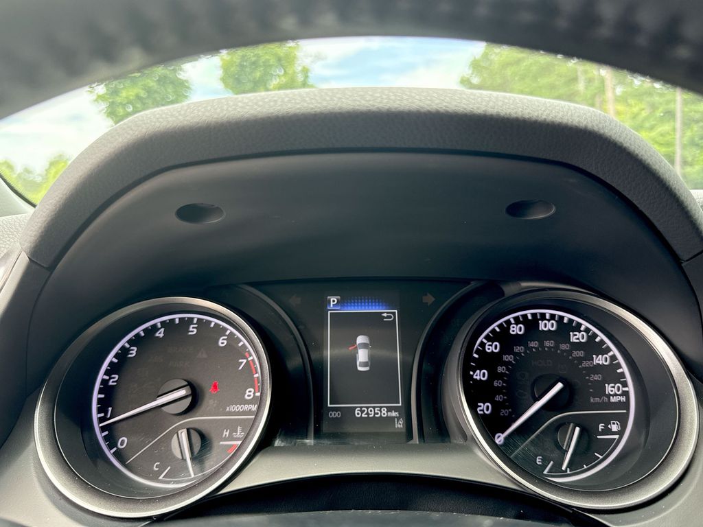 Vehicle image 19 of 26