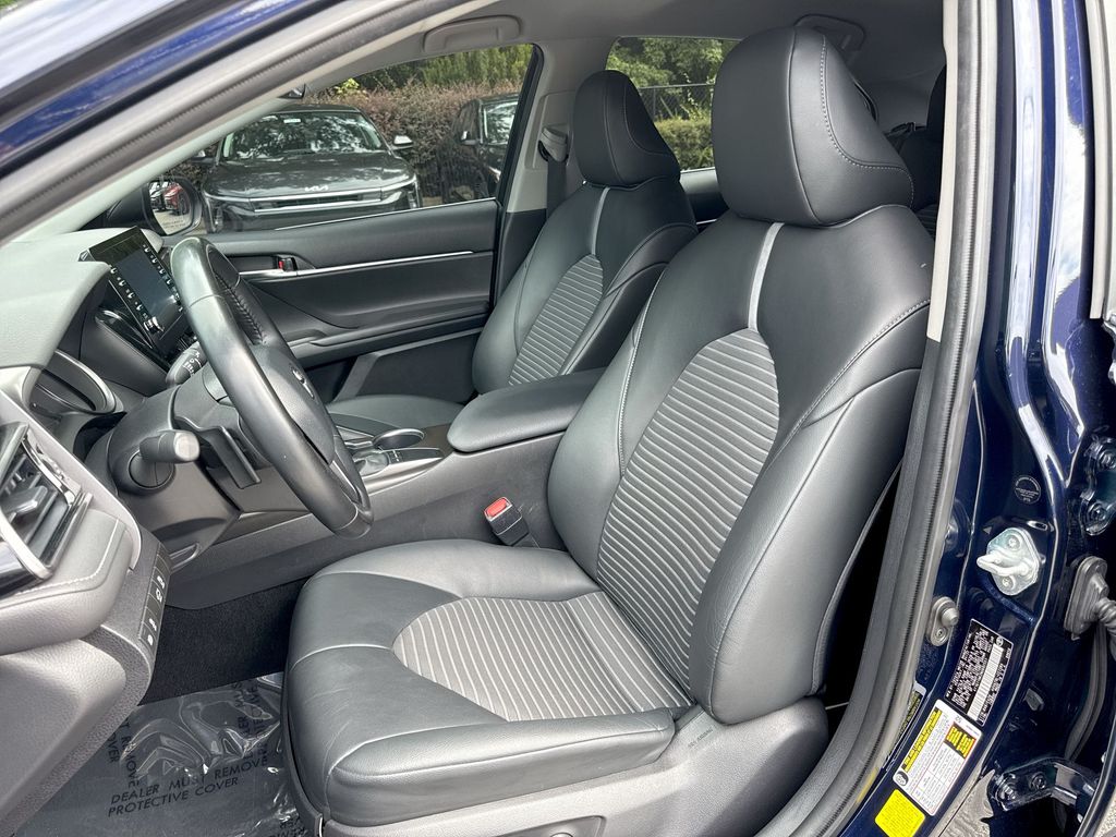 Vehicle image 16 of 26