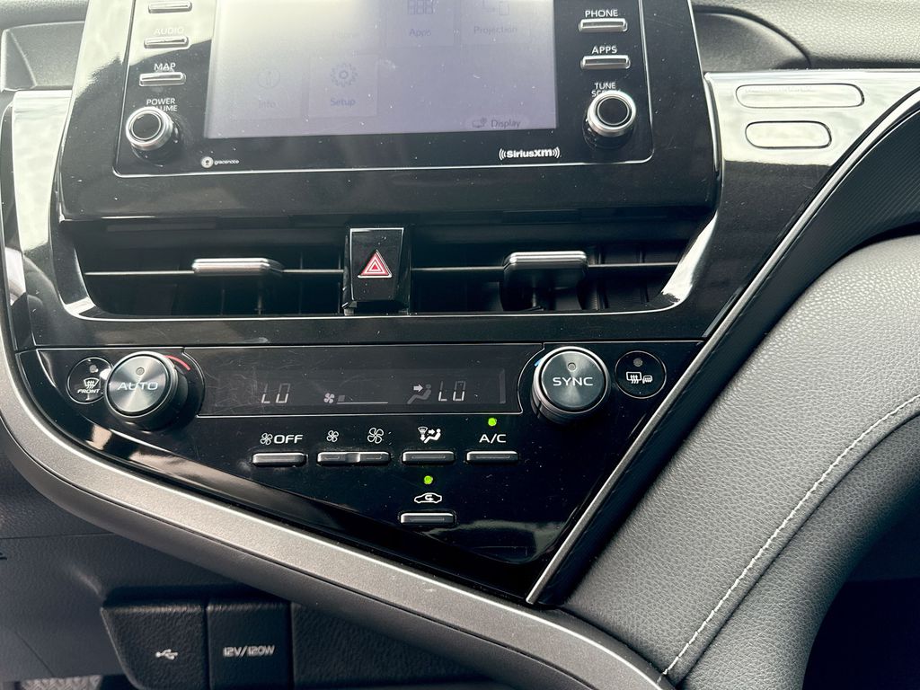 Vehicle image 21 of 26