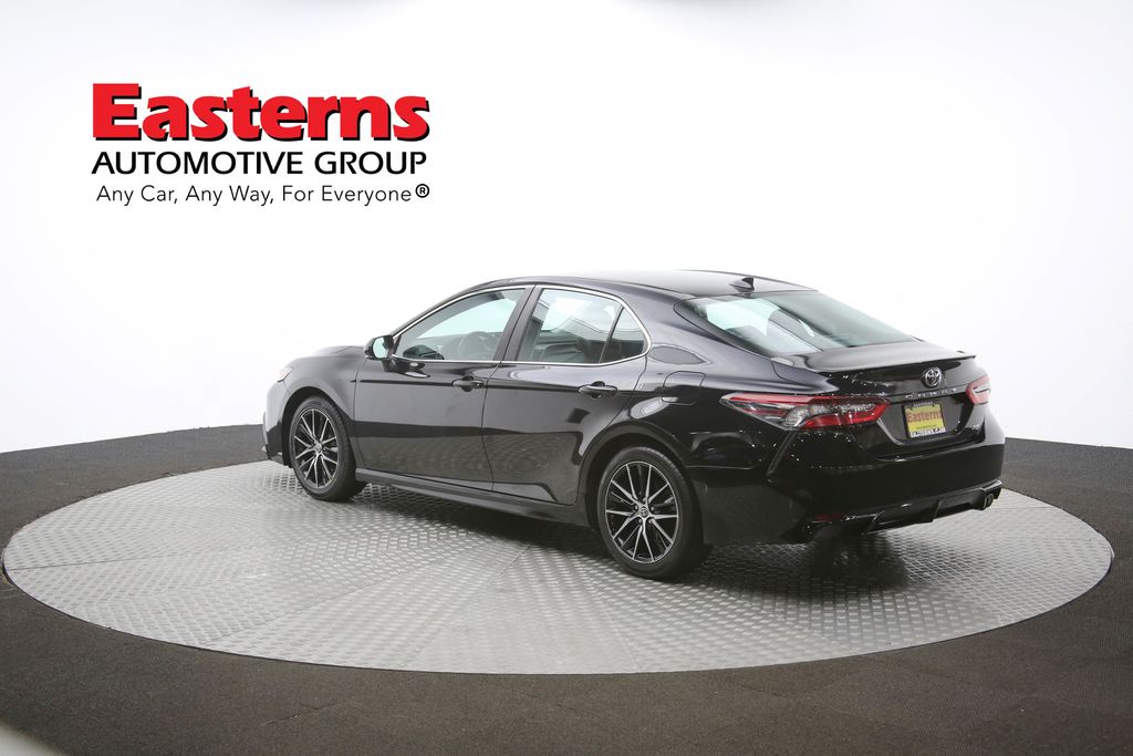 Vehicle image 32 of 61