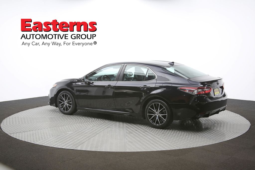 Vehicle image 33 of 61