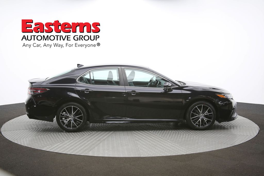 Vehicle image 17 of 61