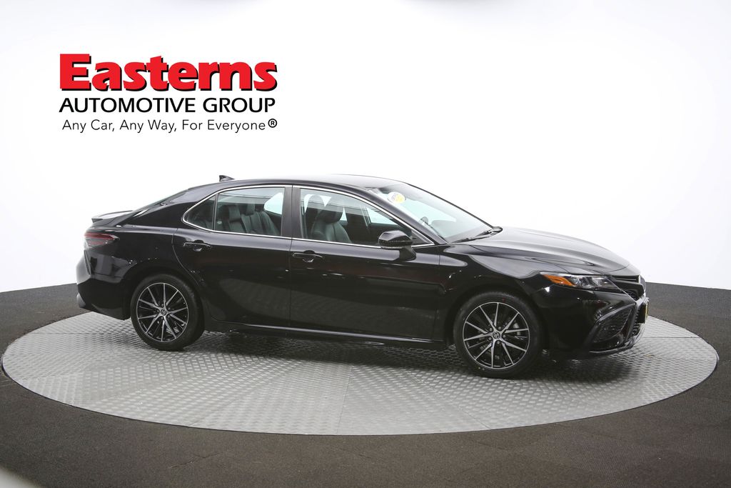 Vehicle image 11 of 61