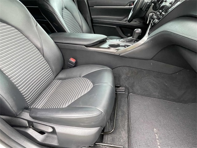 Vehicle image 23 of 33