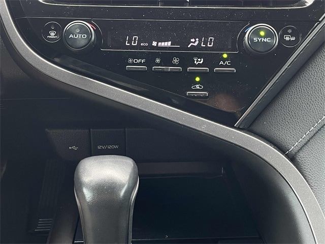 Vehicle image 16 of 33