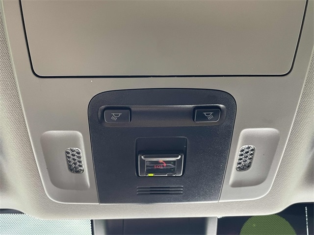 Vehicle image 13 of 33