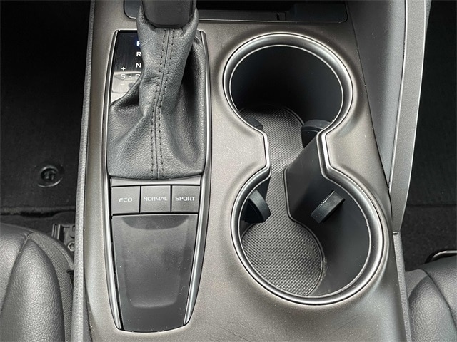 Vehicle image 14 of 33