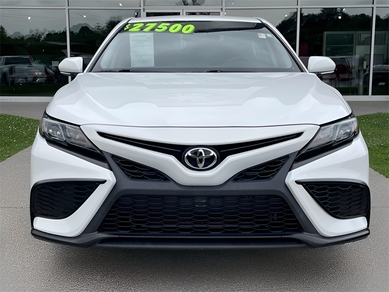 Vehicle image 27 of 33