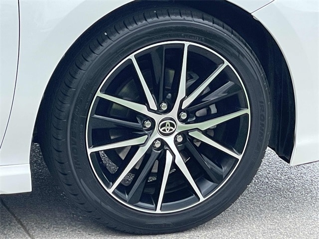 Vehicle image 12 of 33