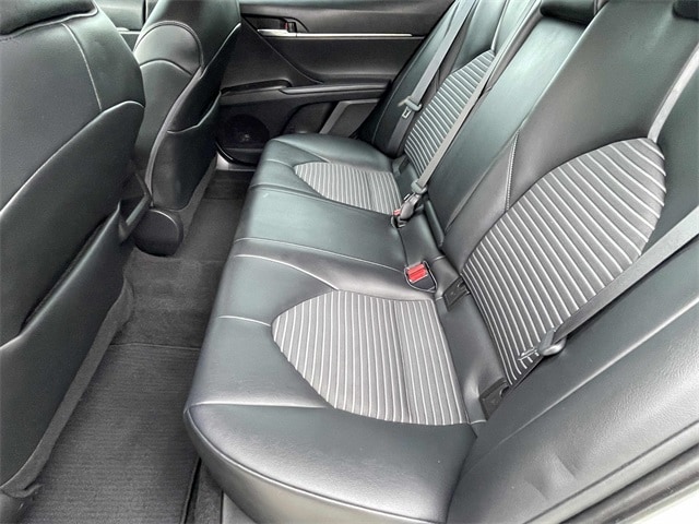 Vehicle image 25 of 33