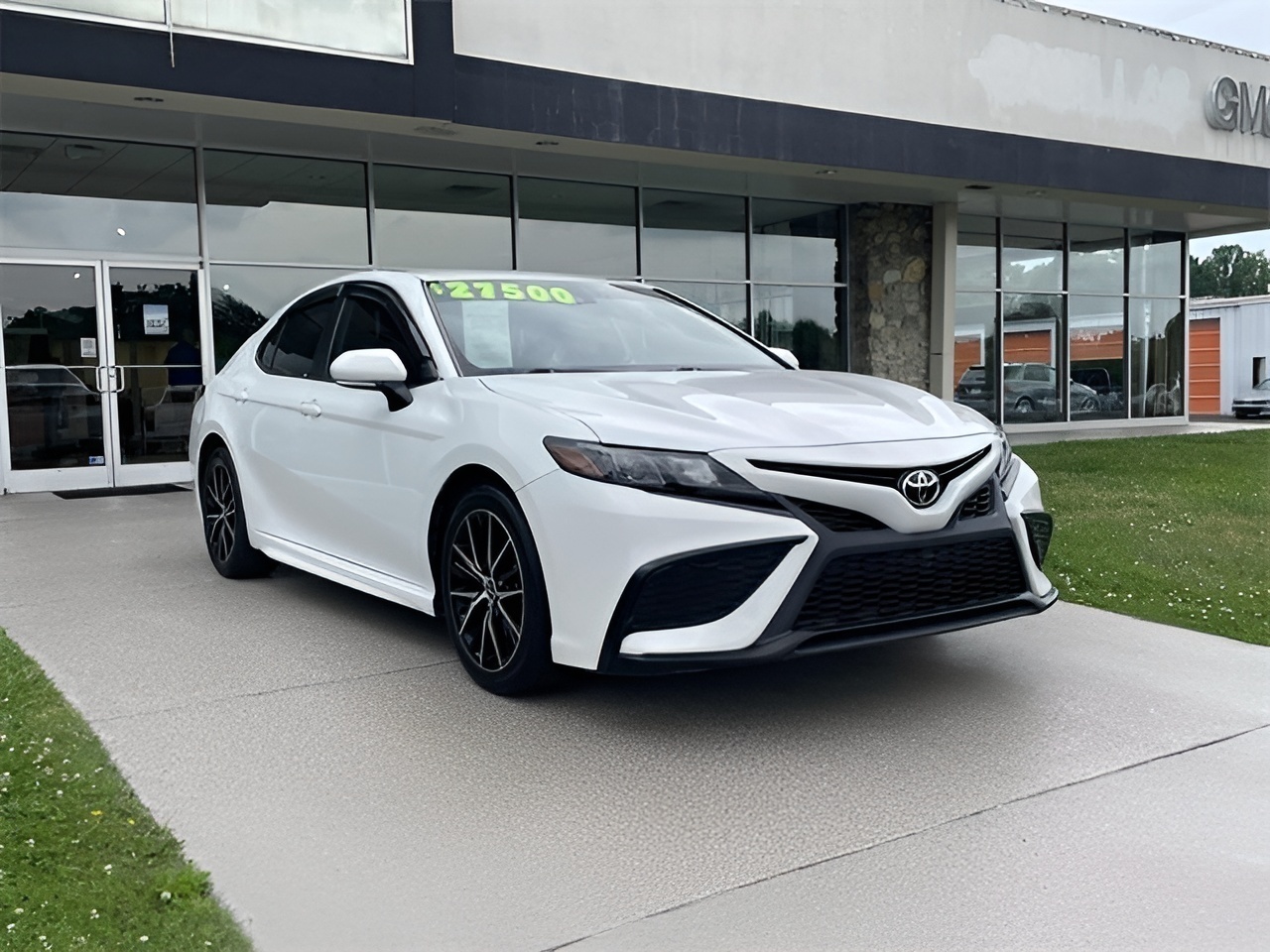 Vehicle image 28 of 33