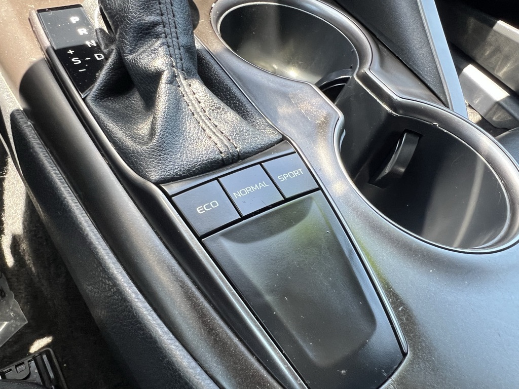 Vehicle image 23 of 26