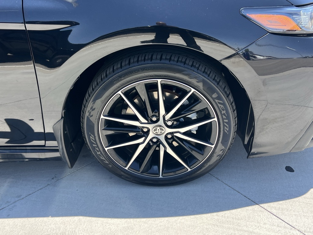 Vehicle image 9 of 26