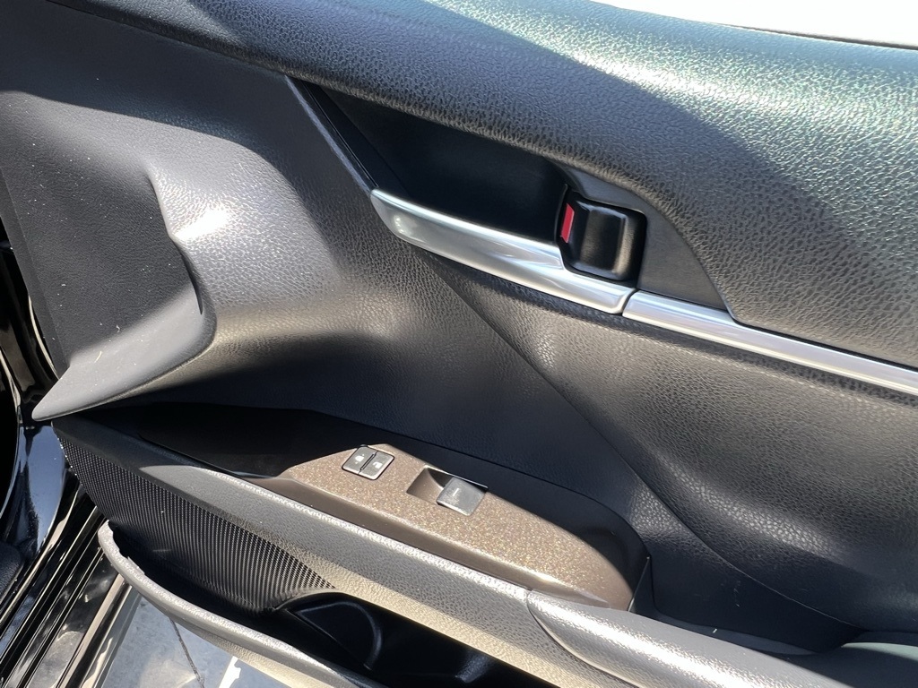 Vehicle image 22 of 26