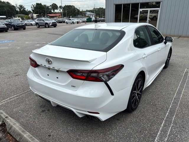 Vehicle image 7 of 19