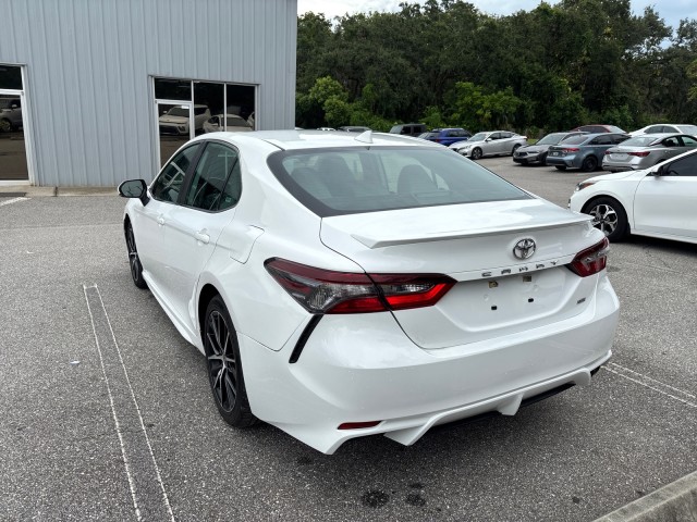 Vehicle image 9 of 19