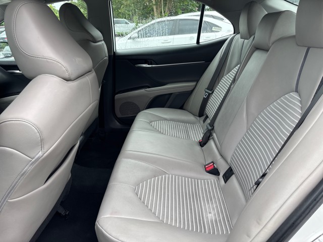 Vehicle image 10 of 19